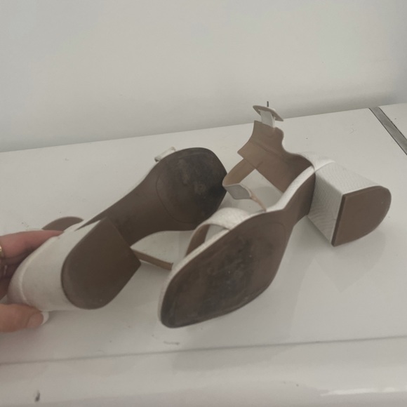 White sandals - Picture 3 of 4